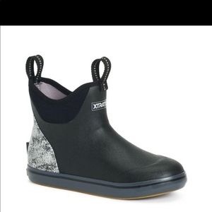 ISO xtratuf black Scales